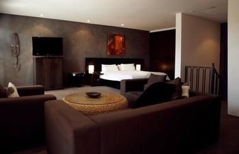 Hotel Ravesis - Accommodation Tasmania 5