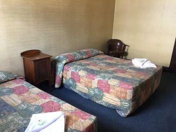 Strathfield Hotel - Accommodation Tasmania 23