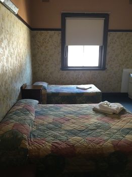 Strathfield Hotel - Accommodation Tasmania 24