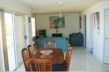 Bayviews & Harbourview Holiday Apartments - Accommodation Tasmania 10