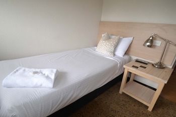 Crossroads Hotel Liverpool - Accommodation Tasmania 23