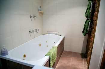 Holly Lane Mews - Accommodation Tasmania 10