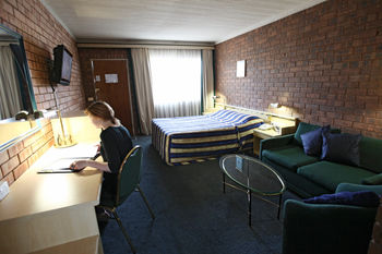 Countryman Motor Inn - Accommodation Tasmania 26