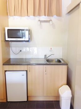 Ashton Townhouse Motel And Suites - Accommodation Tasmania 24