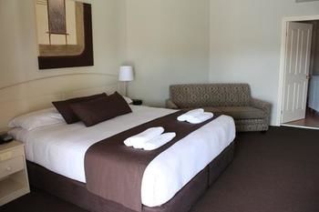 Bowen Inn Motel - Accommodation Tasmania 1