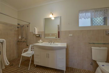 Cadman Motor Inn & Apartments - Accommodation Tasmania 0