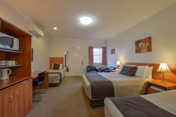 Cadman Motor Inn & Apartments - Accommodation Tasmania 3