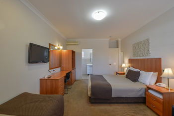Cadman Motor Inn & Apartments - Accommodation Tasmania 4