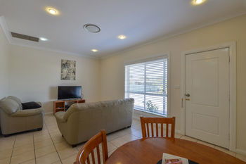 Cadman Motor Inn & Apartments - Accommodation Tasmania 5
