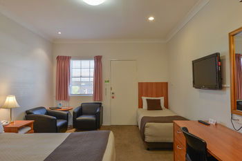 Cadman Motor Inn & Apartments - Accommodation Tasmania 6