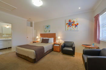 Cadman Motor Inn & Apartments - Accommodation Tasmania 9