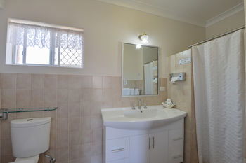 Cadman Motor Inn & Apartments - Accommodation Tasmania 12