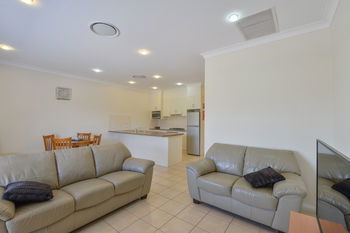Cadman Motor Inn & Apartments - Accommodation Tasmania 13