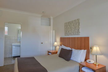 Cadman Motor Inn & Apartments - Accommodation Tasmania 16