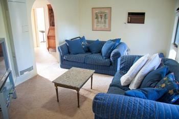 Yarra Glen Racecourse Apartments - Accommodation Tasmania 6