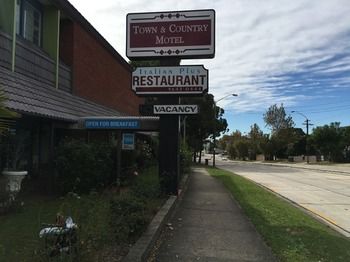 Town & Country Motel - Accommodation Tasmania 24