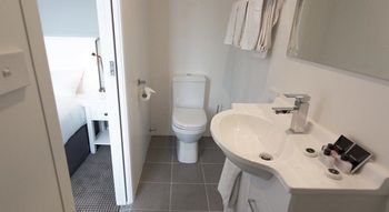 CH On Peel Boutique Hotel - Accommodation Tasmania 0