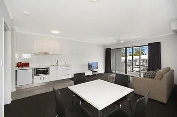 Cooroy Luxury Motel Apartments Noosa - Accommodation Tasmania 10