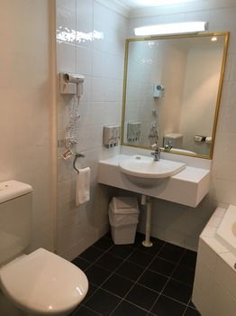 The Willows - Accommodation Tasmania 24