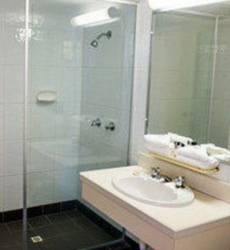 Newcastle Beach Hotel - Accommodation Tasmania 0
