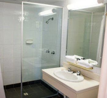 Newcastle Beach Hotel - Accommodation Tasmania 1