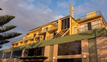 Newcastle Beach Hotel - Accommodation Tasmania 13