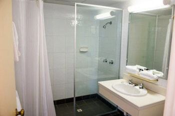Newcastle Beach Hotel - Accommodation Tasmania 14