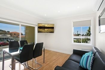 Belmont Executive Apartments - Accommodation Tasmania 14