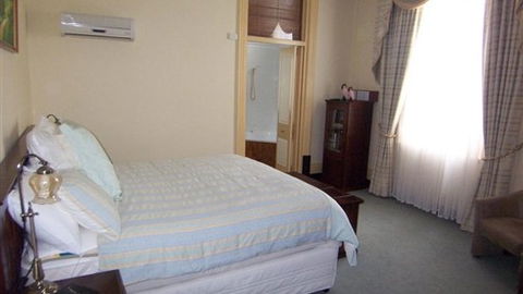 Bank On Main - Accommodation Tasmania 1