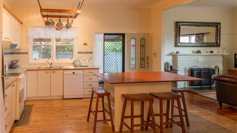 Muscat House - Accommodation Tasmania 2