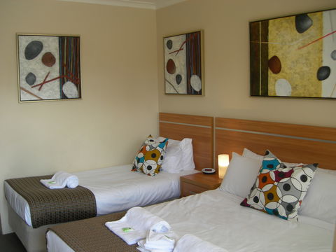 3 Sisters Motel & Cottage - Accommodation Tasmania 1
