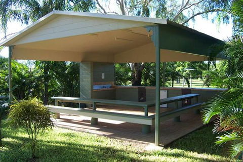 Aussie Outback Oasis Cabin & Van Village - Accommodation Tasmania 4