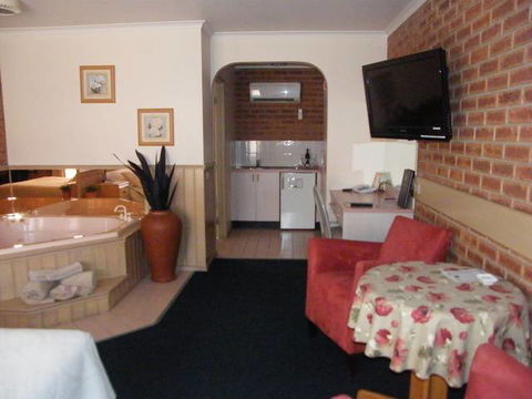 BEST WESTERN Colonial Motor Inn Bairnsdale - Accommodation Tasmania 3