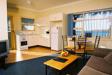 El Lago Tourist Park - Accommodation Tasmania 2