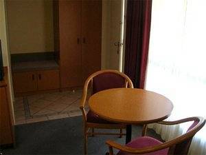 Reef Motor Inn - Accommodation Tasmania 4