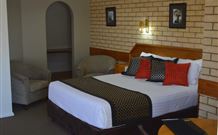 Hilltops Retreat Motor Inn - Young - Accommodation Tasmania 1