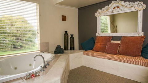 Chimes Spa Retreat - Accommodation Tasmania 5