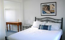 The White House Apartment - Accommodation Tasmania 6