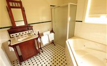 Wagga Wagga Country Cottages - - Accommodation Tasmania 5