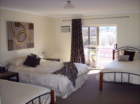 Colonial Inn Guest Rooms - Accommodation Tasmania 2