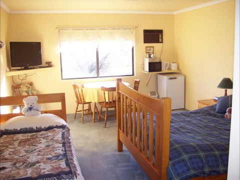 Colonial Inn Guest Rooms - Accommodation Tasmania 9