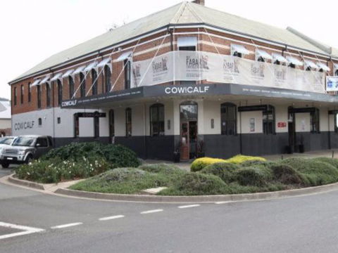 Cow And Calf Hotel - Accommodation Tasmania 1