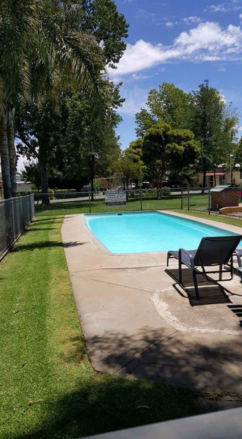 Young Caravan Tourist Park - Accommodation Tasmania 2