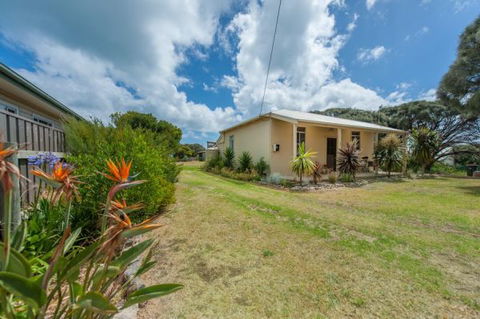Anderl's Beach Cottage - Accommodation Tasmania 1