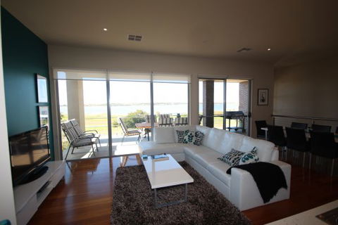 LJ Hooker Goolwa Holiday Rentals - 42 Underwood Avenue, Goolwa Beach - Accommodation Tasmania 0
