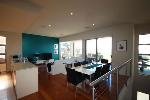LJ Hooker Goolwa Holiday Rentals - 42 Underwood Avenue, Goolwa Beach - Accommodation Tasmania 2