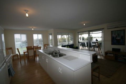 LJ Hooker Goolwa Holiday Rentals - 42 Underwood Avenue, Goolwa Beach - Accommodation Tasmania 5