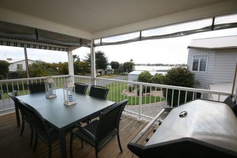 LJ Hooker Goolwa Holiday Rentals - 42 Underwood Avenue, Goolwa Beach - Accommodation Tasmania 6