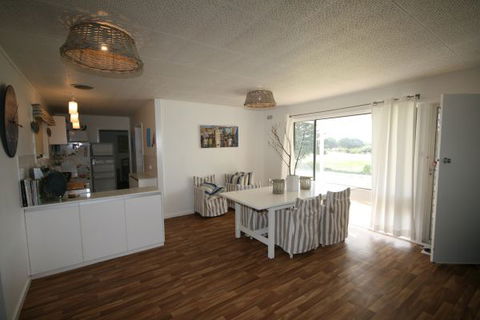 LJ Hooker Goolwa Holiday Rentals - 42 Underwood Avenue, Goolwa Beach - Accommodation Tasmania 8