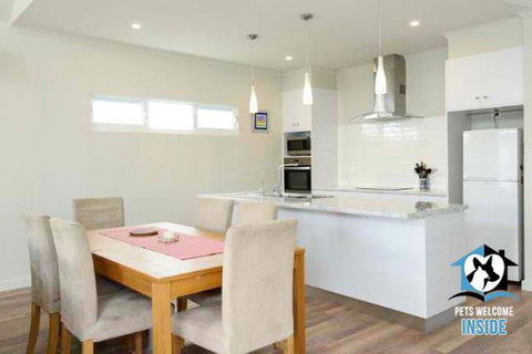 PetLet 14: 24 Seagull Avenue At Hayborough - Accommodation Tasmania 2